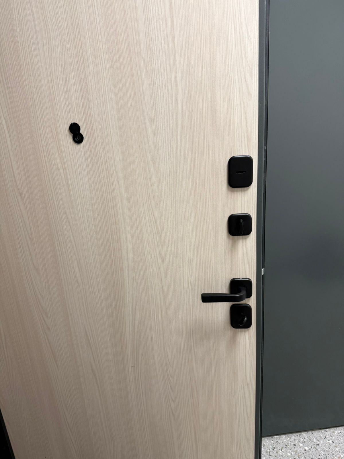 Установка комплекта ручек и накладок в Солнечном городе